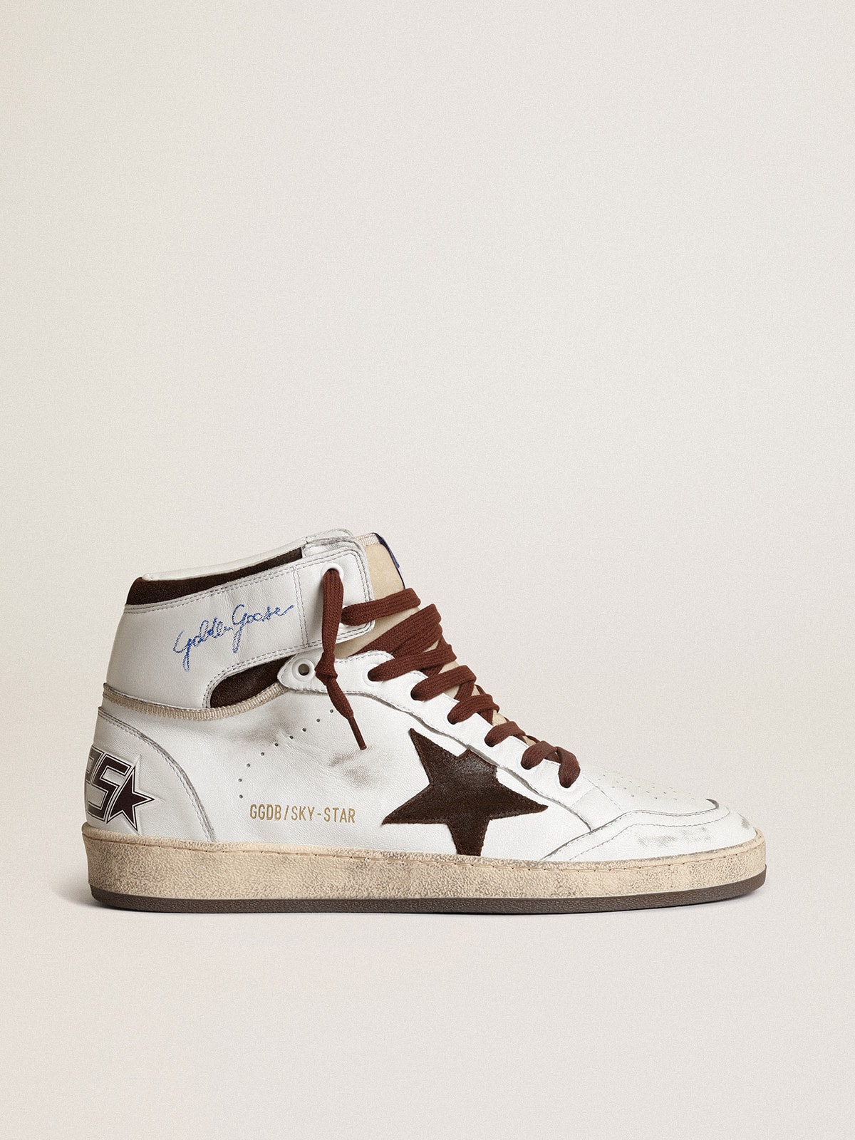 Golden Goose - Sky-Star Uomo in nappa bianca con stella in suede cioccolato in 