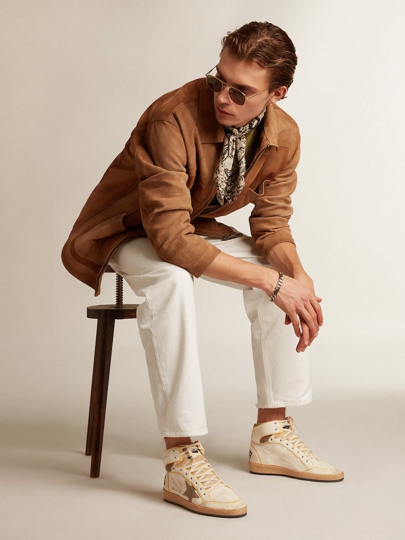 Golden Goose - Sky-Star f&uuml;r Herren aus wei&szlig;em Nappa mit taubengrauem Raulederstern in 