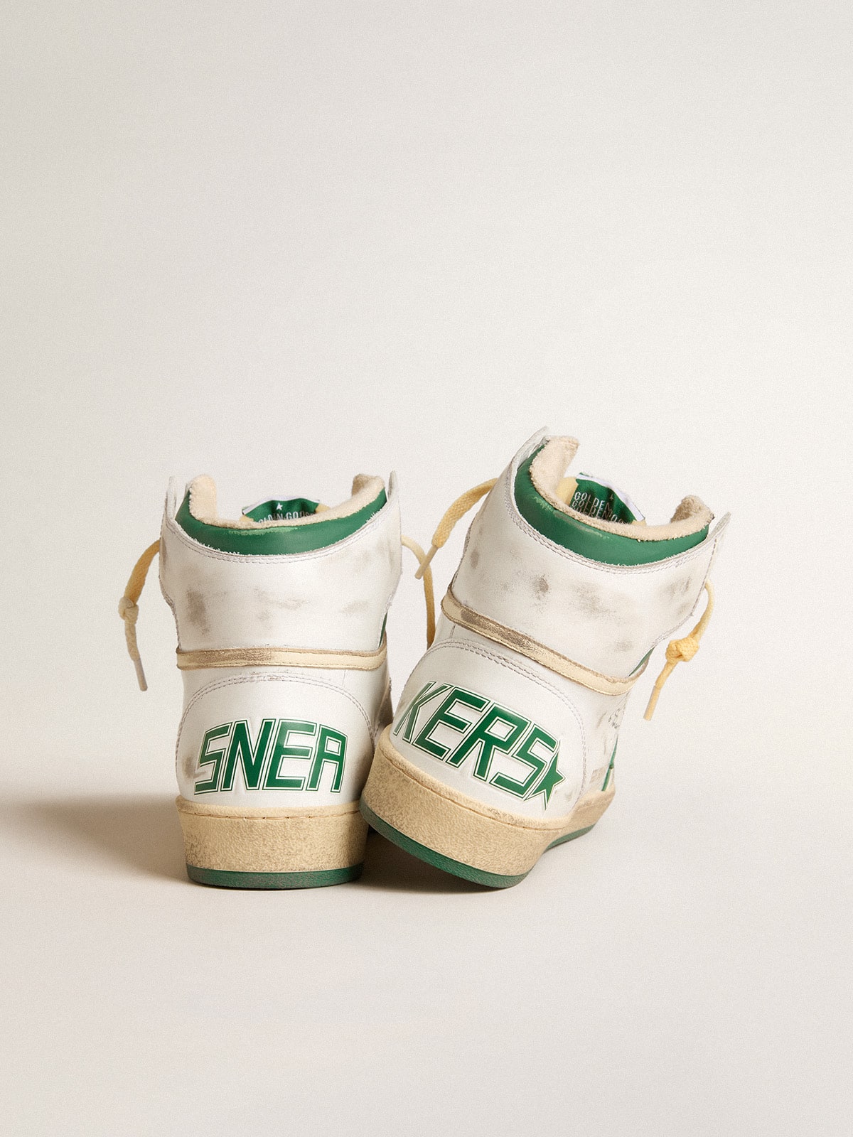 Golden Goose - Sky-Star in white leather with green leather star in 