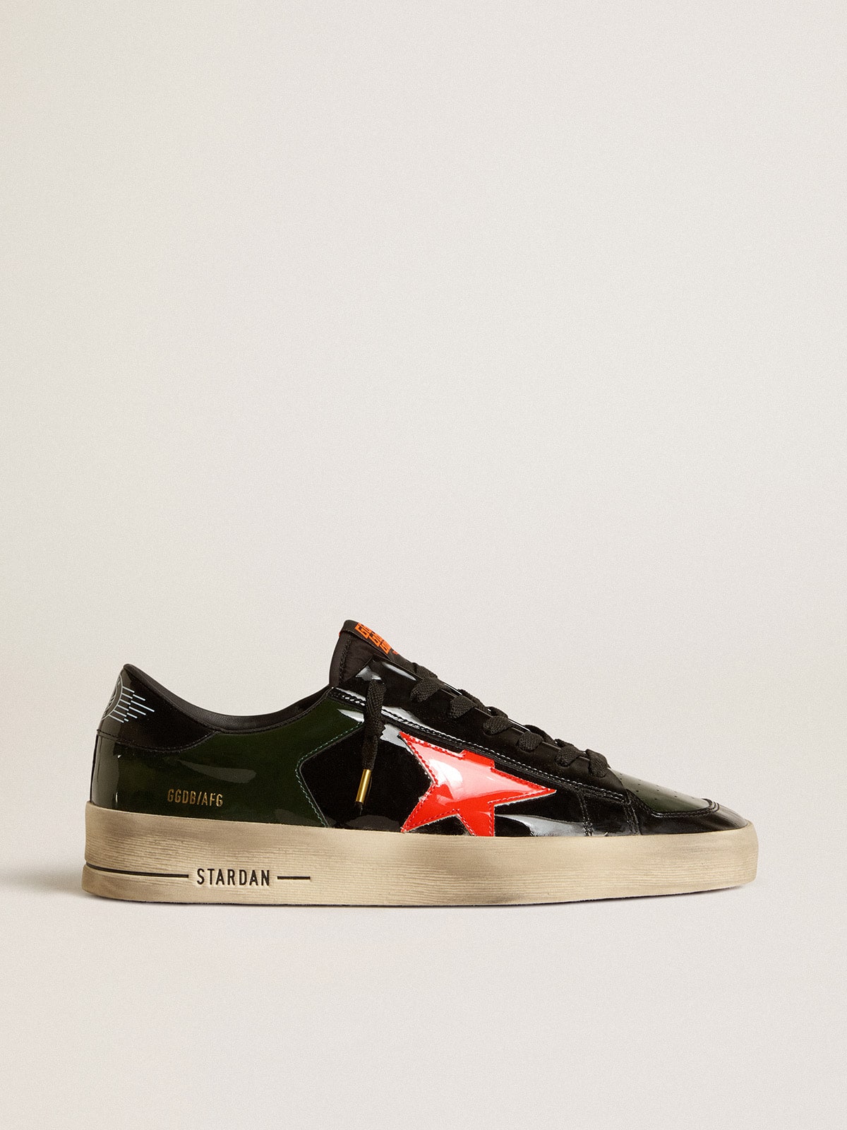 Golden Goose - Stardan LAB pour homme en cuir verni noir et vert avec étoile orange in 