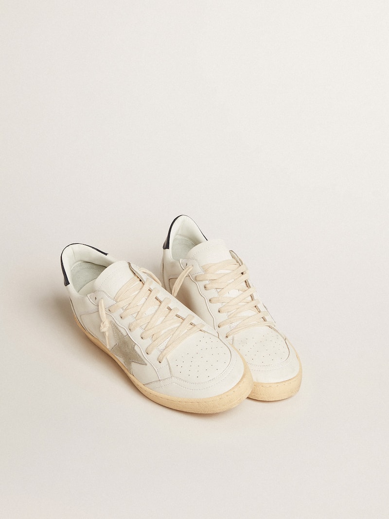 Golden Goose - Ball Star con stella in suede ghiaccio e talloncino in pelle blu in 