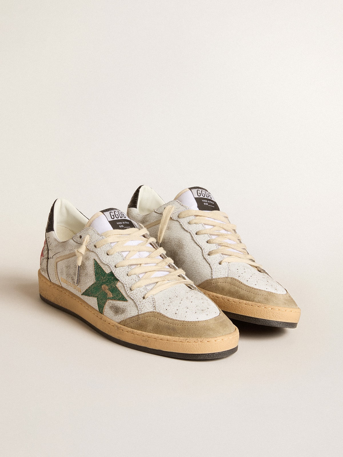 Golden Goose - Ball Star LTD con stella in pelle laminata e talloncino in pelle grigia in 