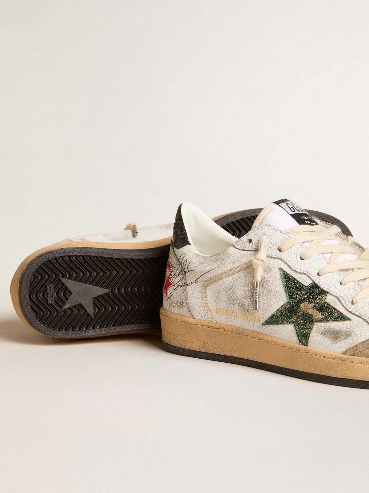 Golden Goose - Ball Star LTD con stella in pelle laminata e talloncino in pelle grigia in 