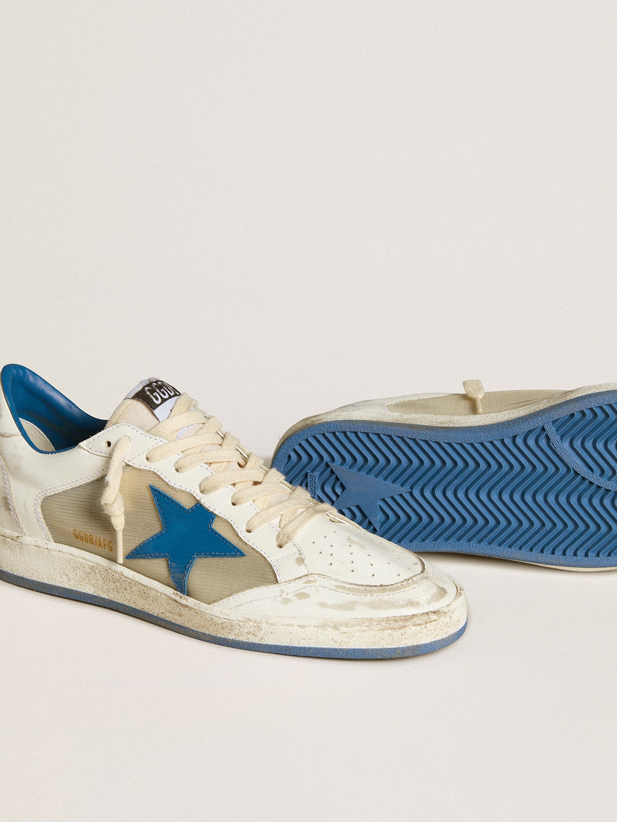 Golden Goose - Ball Star uomo LAB in pelle bianca con stella in pelle azzurra e talloncino bianco in 