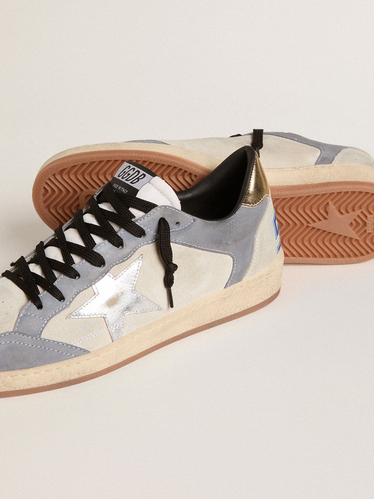 Golden Goose - Ball Star pour homme en cuir velours et cuir nubuck avec étoile en cuir lamé argenté et contrefort en cuir lamé doré in 