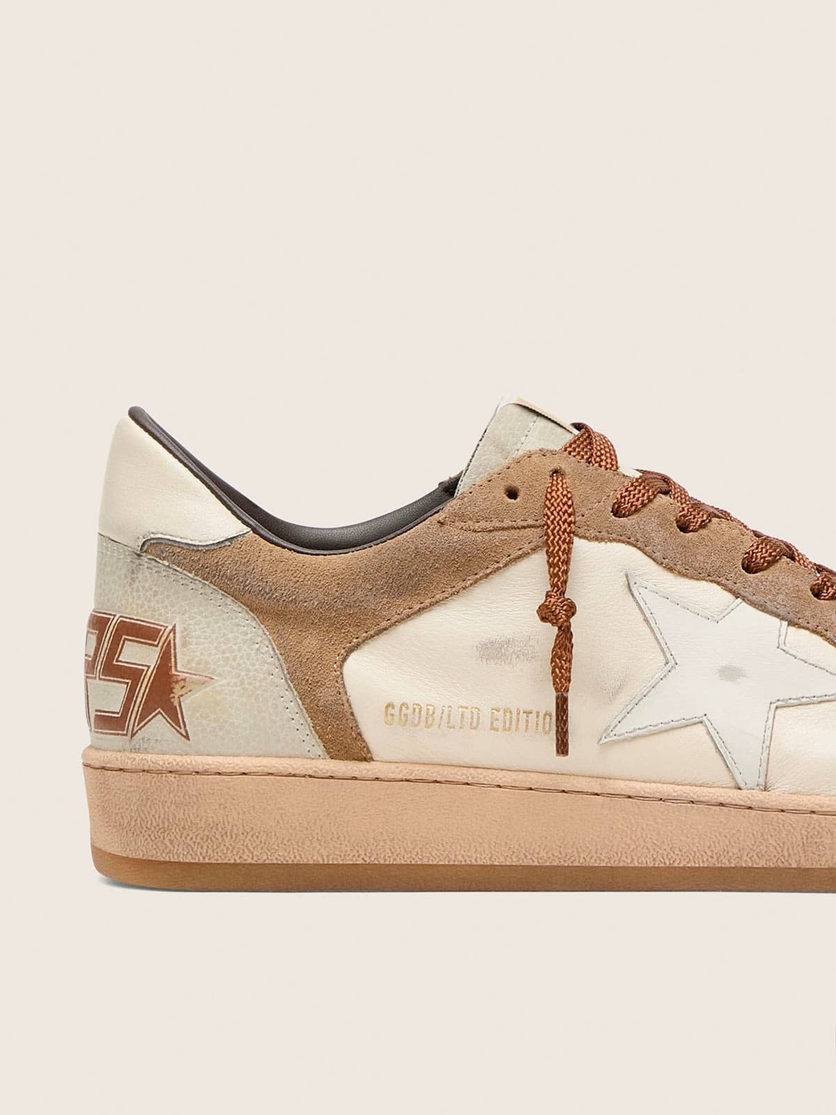 Golden Goose - Ball Star LTD uomo in pelle bianca e suede color tabacco con stella bianca in 