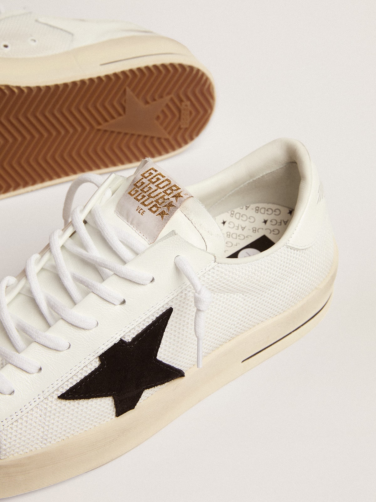 Golden Goose - Stardan para hombre de malla blanca con estrella de ante negra in 