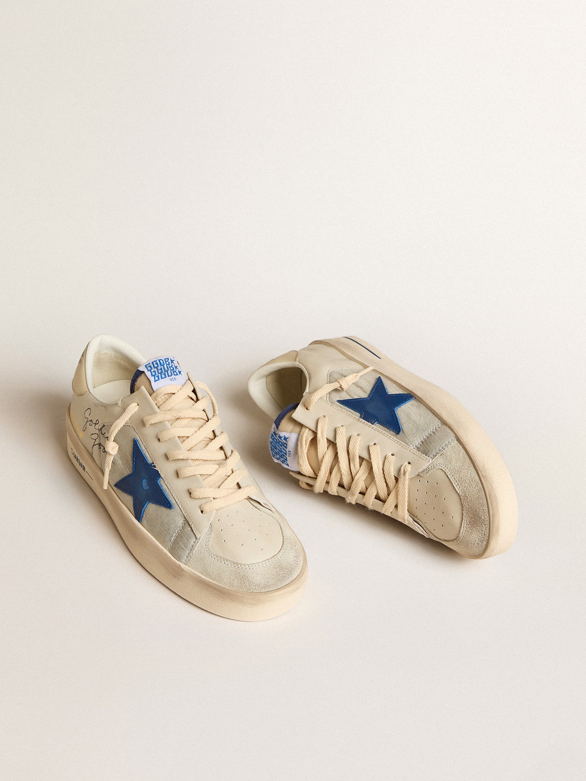 Golden Goose - Stardan in nylon con stella in pelle blu e talloncino in pelle avorio in 