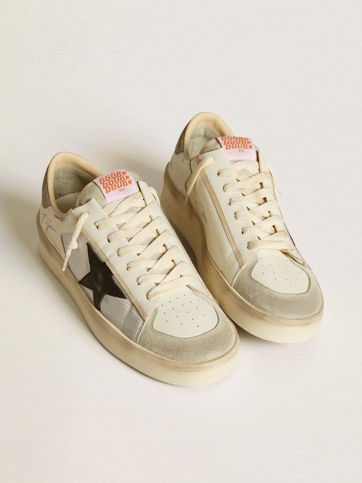 Golden Goose - Stardan aus Leder und Nylon mit schwarzem Lederstern und Nubukleder an der Ferse in 