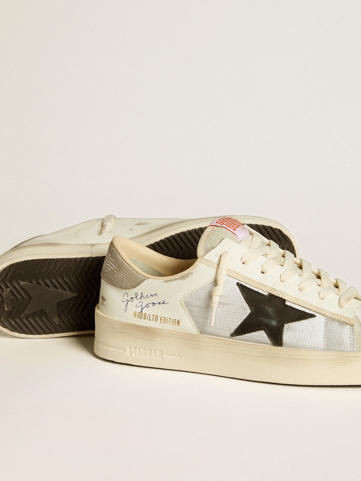 Golden Goose - Stardan aus Leder und Nylon mit schwarzem Lederstern und Nubukleder an der Ferse in 