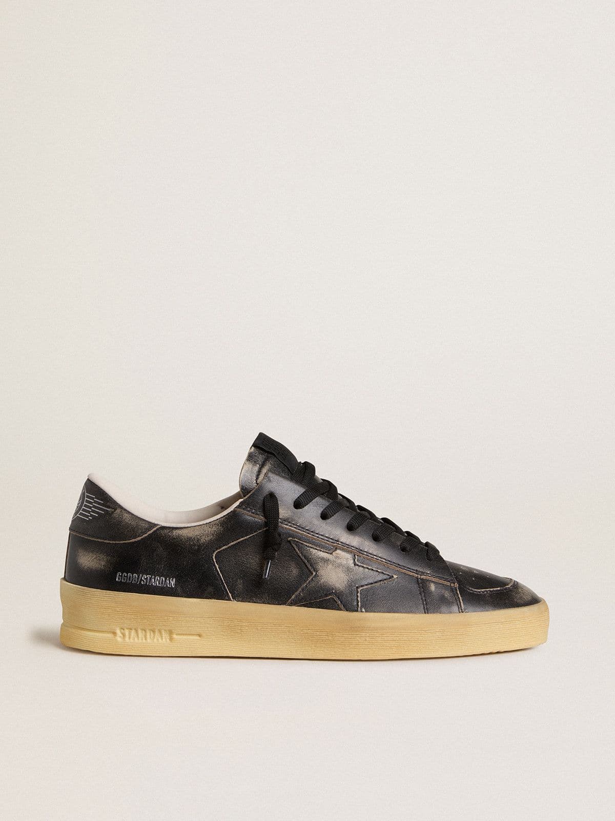 Golden Goose - Stardan de Hombre de piel negra con estrella y refuerzo del talón de piel negra in 