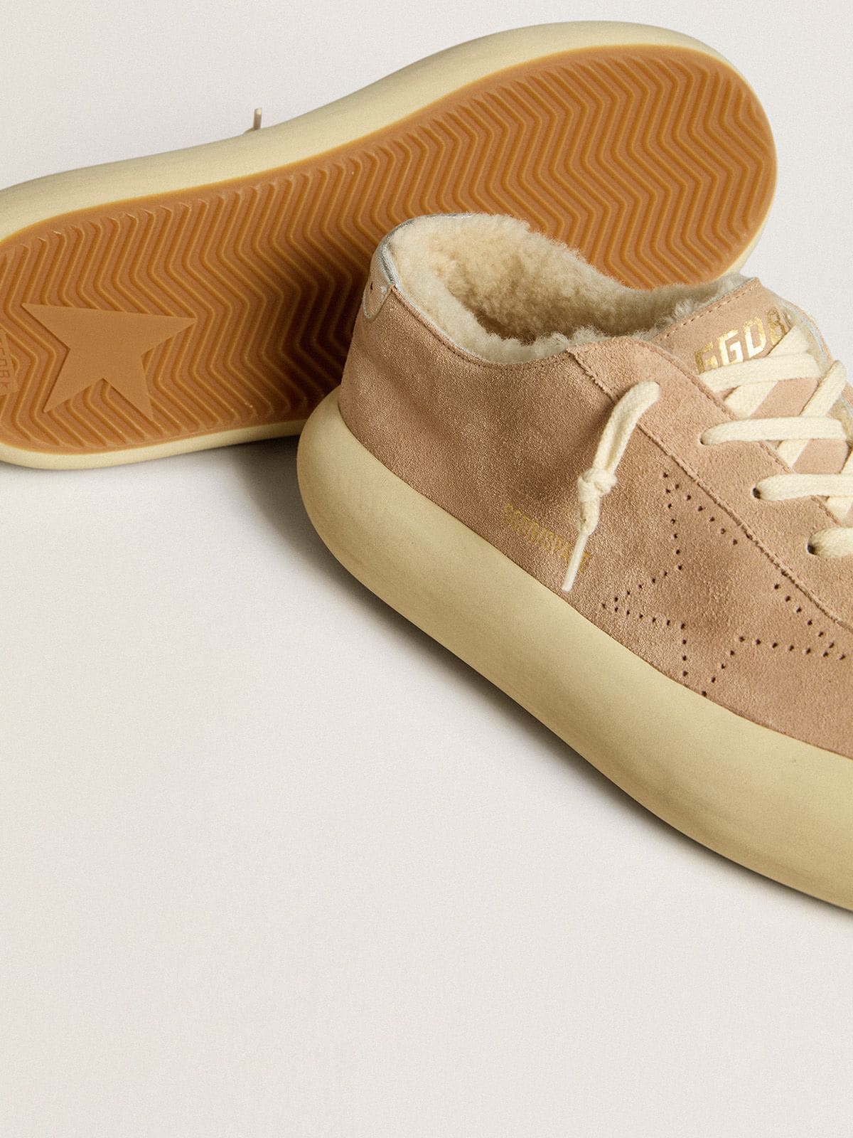 Golden Goose - Space-Star Herren aus altrosafarbenem Rauleder mit Shearlingfutter in 