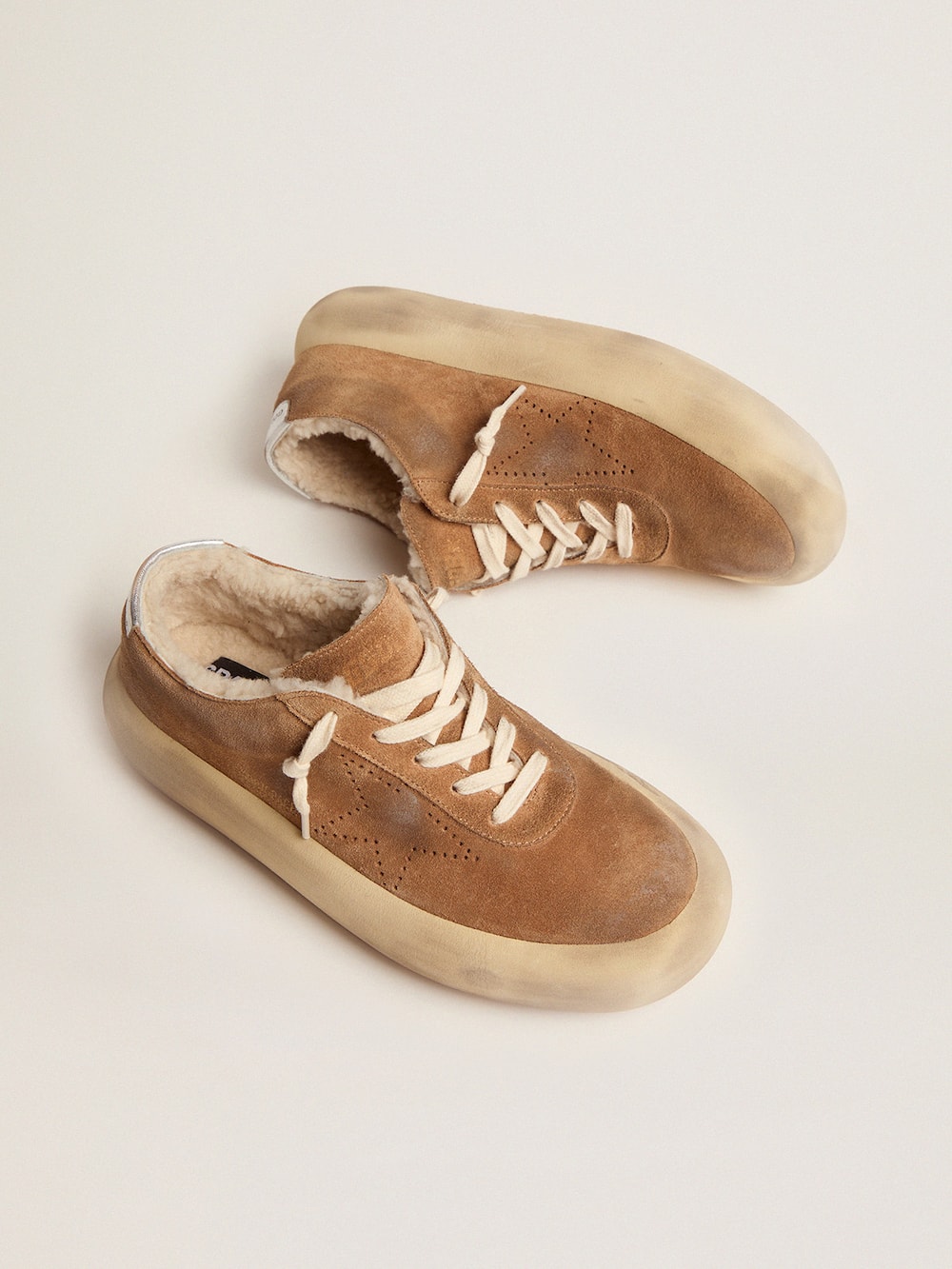 Golden Goose - Space-Star Uomo in suede tabacco e fodera in shearling in 
