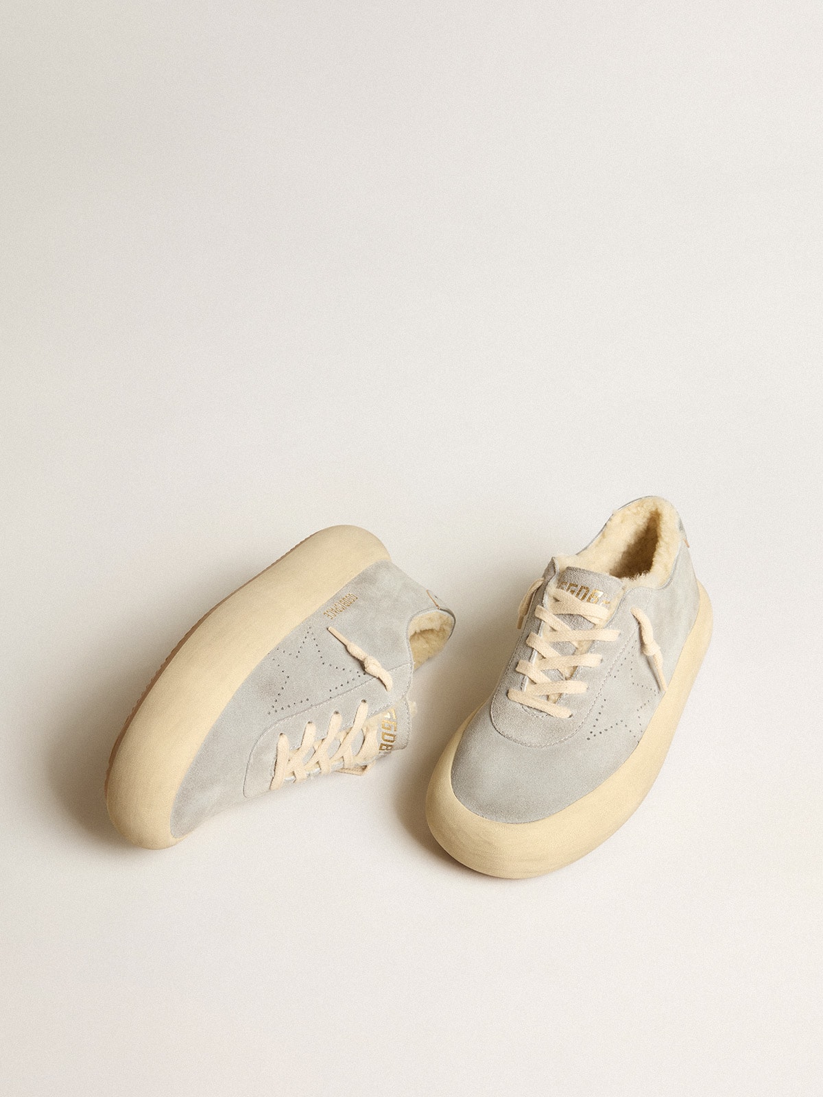 Golden Goose - Men’s Space-Star shoes in ice-gray suede with shearling lining in 