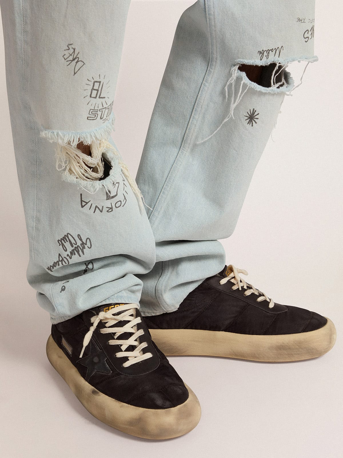 Golden Goose - Chaussures Space-Star en nylon noir matelassé avec doublure en shearling in 