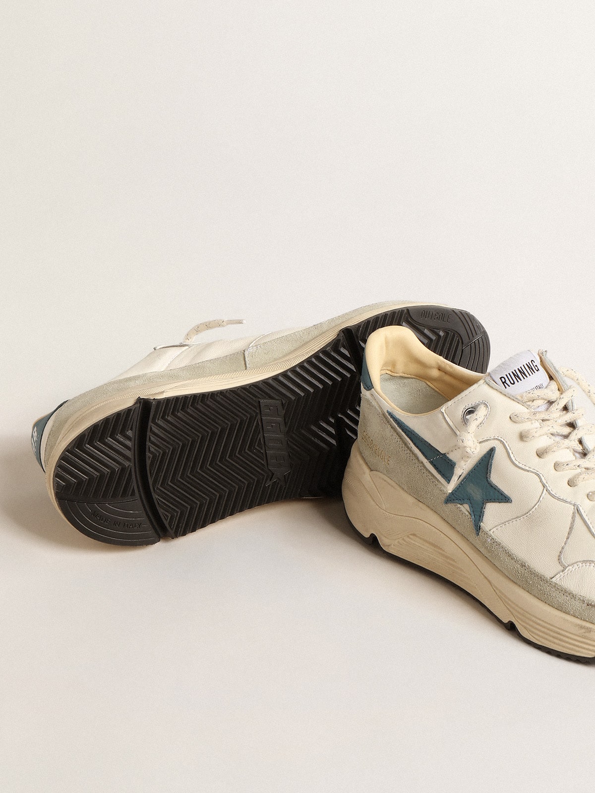 Golden Goose - Running Sole en nappa avec étoile en cuir bleu et empiècement en daim in 