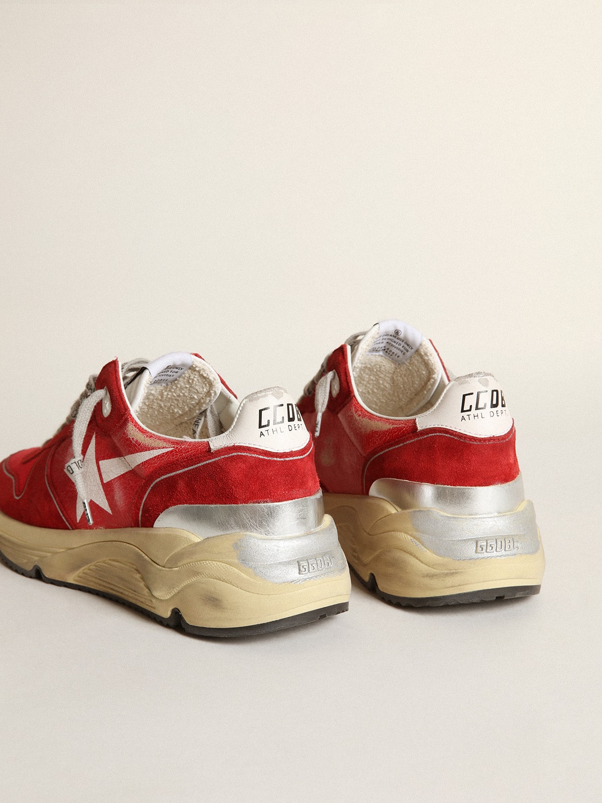 Golden Goose - Sneaker Running Sole in pelle cracklé rossa con inserti in suede rosso e stella bianca serigrafata in 