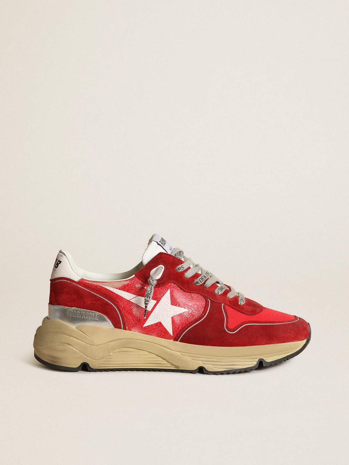 Golden Goose - Sneaker Running Sole in pelle cracklé rossa con inserti in suede rosso e stella bianca serigrafata in 