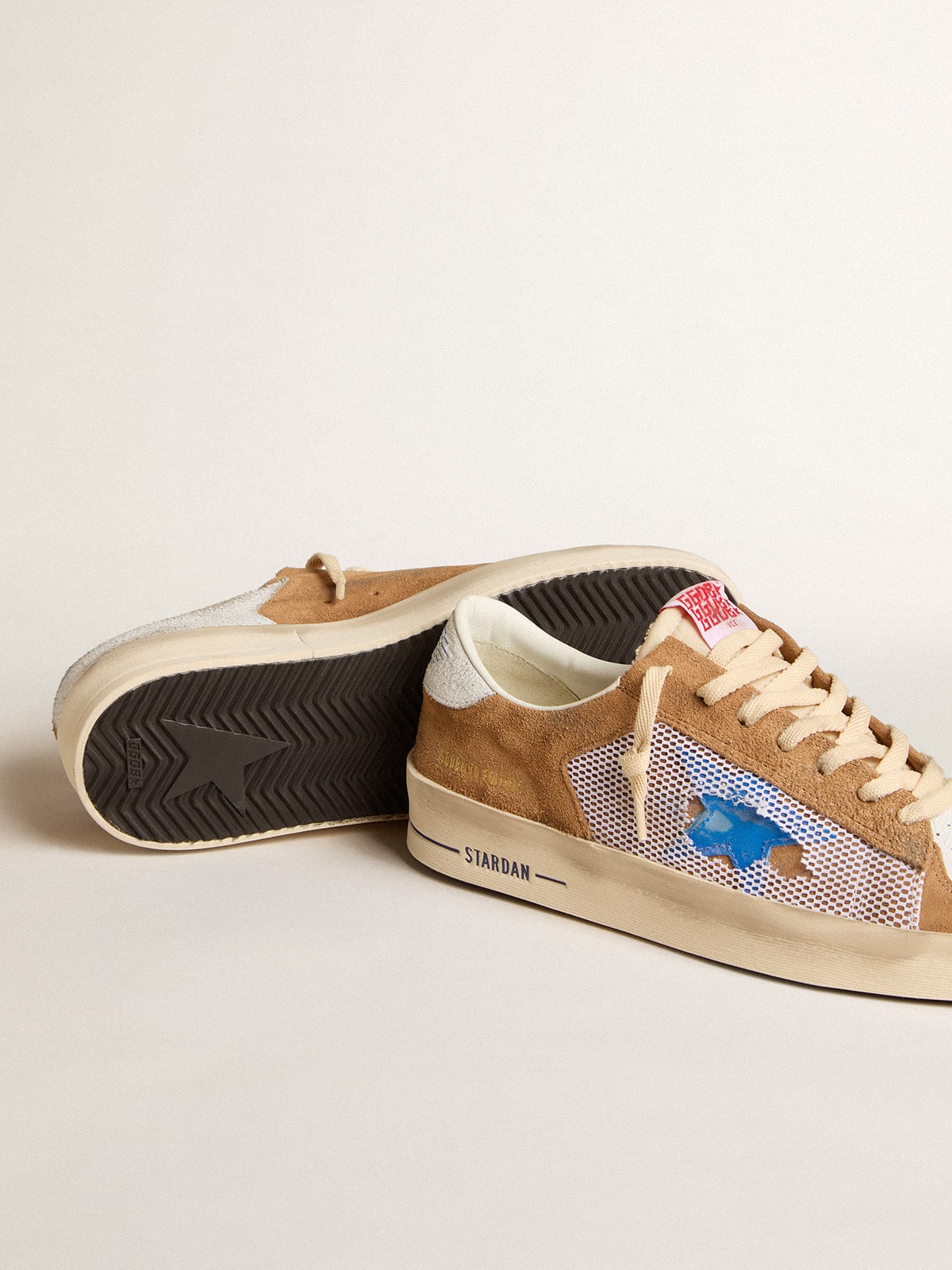 Golden Goose - Stardan LTD de suede cor de tabaco e tela com estrela azul e talão de couro in 