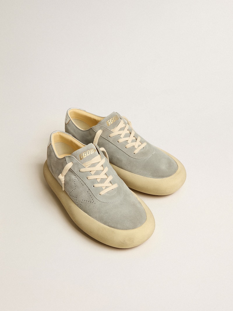 Golden Goose - Scarpe Space-Star Uomo in suede ghiaccio con stella traforata in 