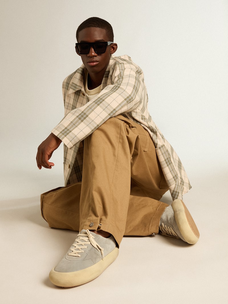 Golden Goose - Scarpe Space-Star Uomo in suede ghiaccio con stella traforata in 