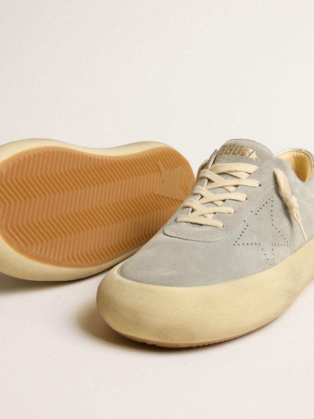 Golden Goose - Men's Space-Star shoes in ice-gray suede with perforated star in 