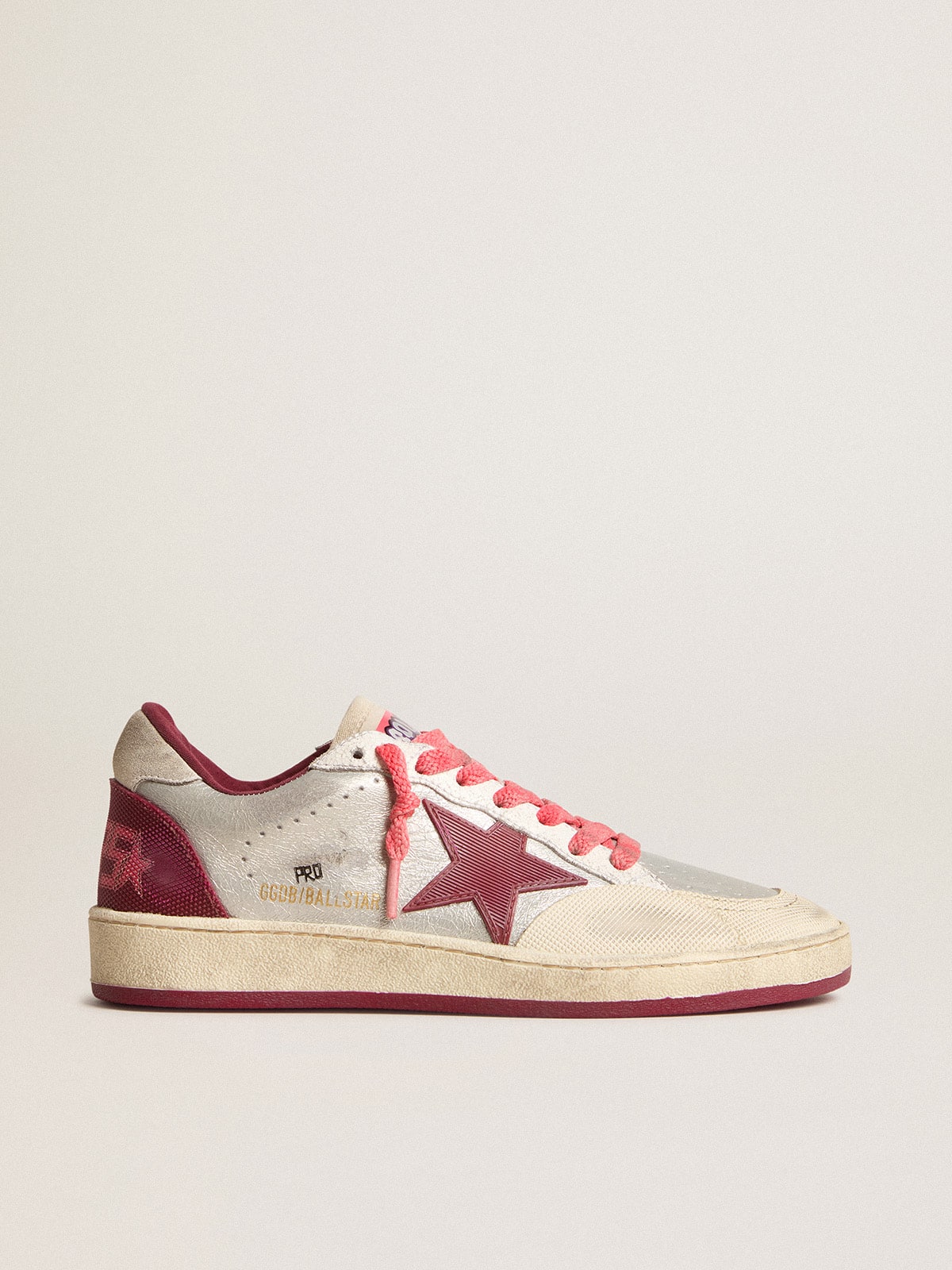 Golden Goose - Ball Star Pro de hombre de piel plateada craquelada con estrella burdeos in 