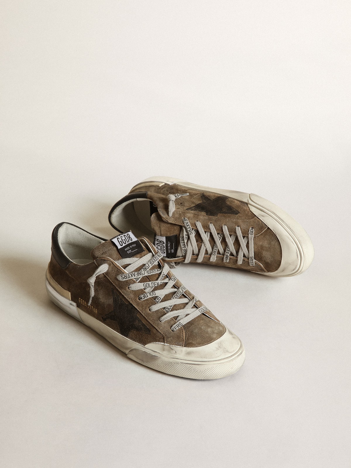 Golden Goose - Super-Star LTD in military-green suede with screen-printed star in 