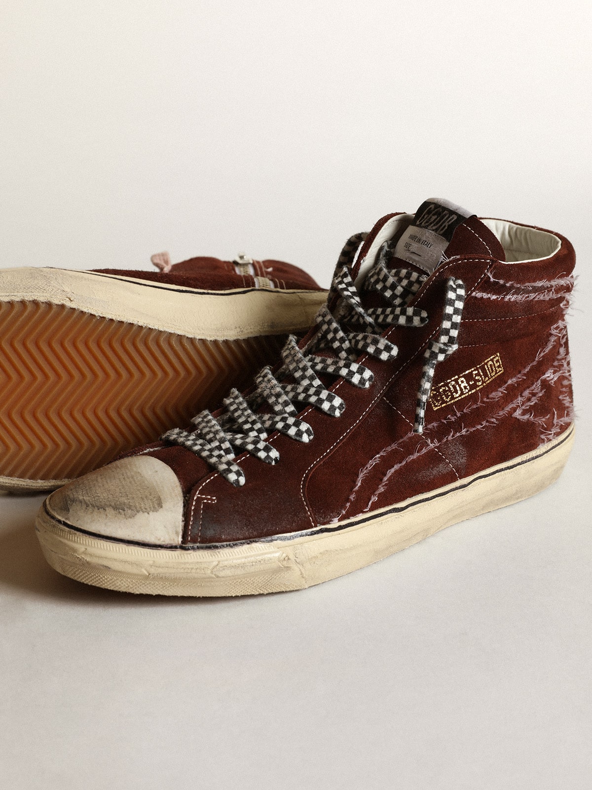 Golden Goose - Slide Uomo in suede color cioccolato e impunture bianche in 