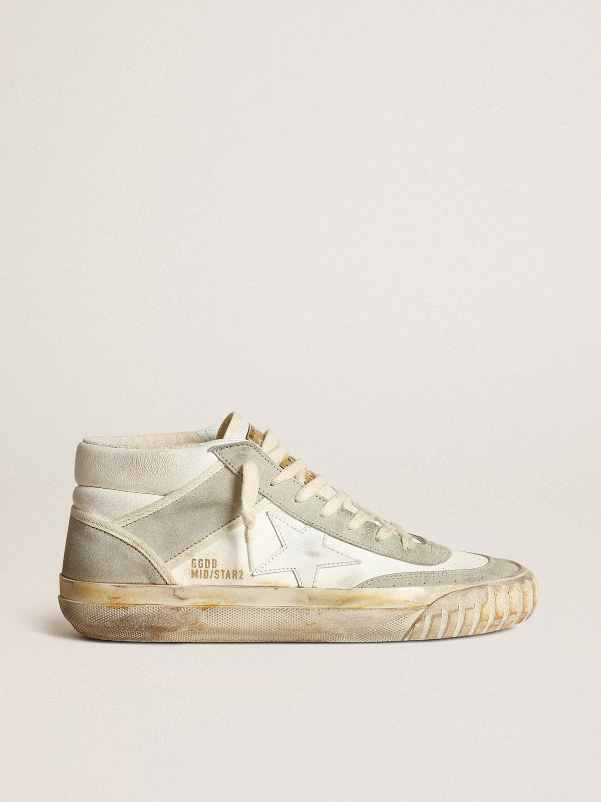 Golden Goose - Sneaker Mid Star Uomo con inserti in suede color grigio ghiaccio e stella in pelle bianca in 