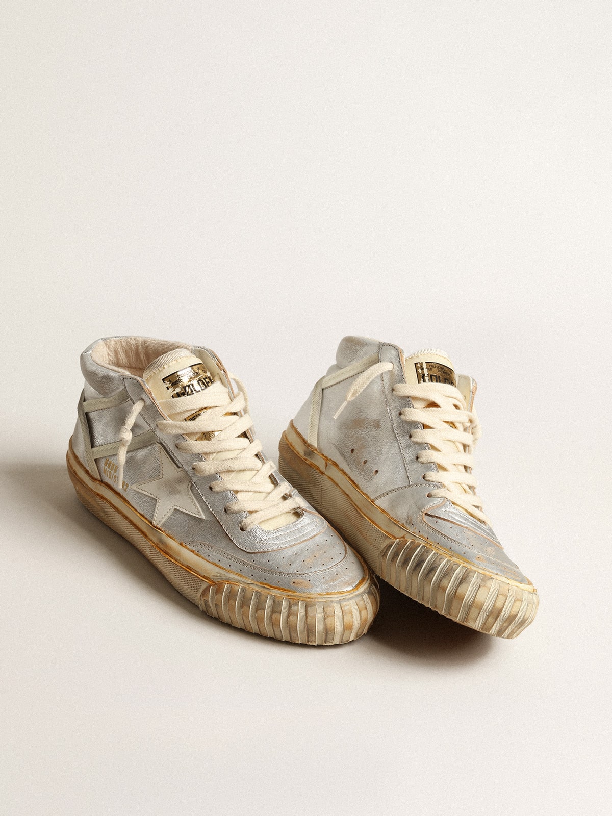 Golden Goose - Mid Star Masculino de couro metálico prateado com estrela cor de marfim in 