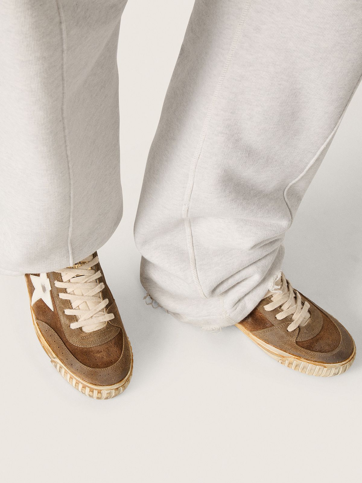 Mid Star Uomo LAB in suede color ruggine con stella in pelle bianca