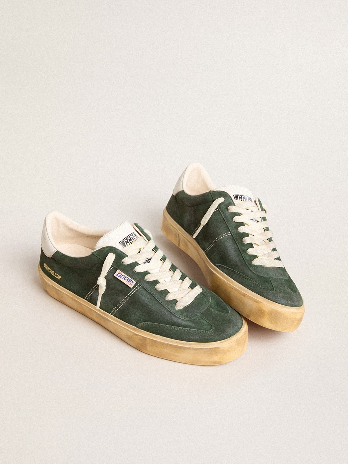 Soul Star in green suede with milk-white leather heel tab