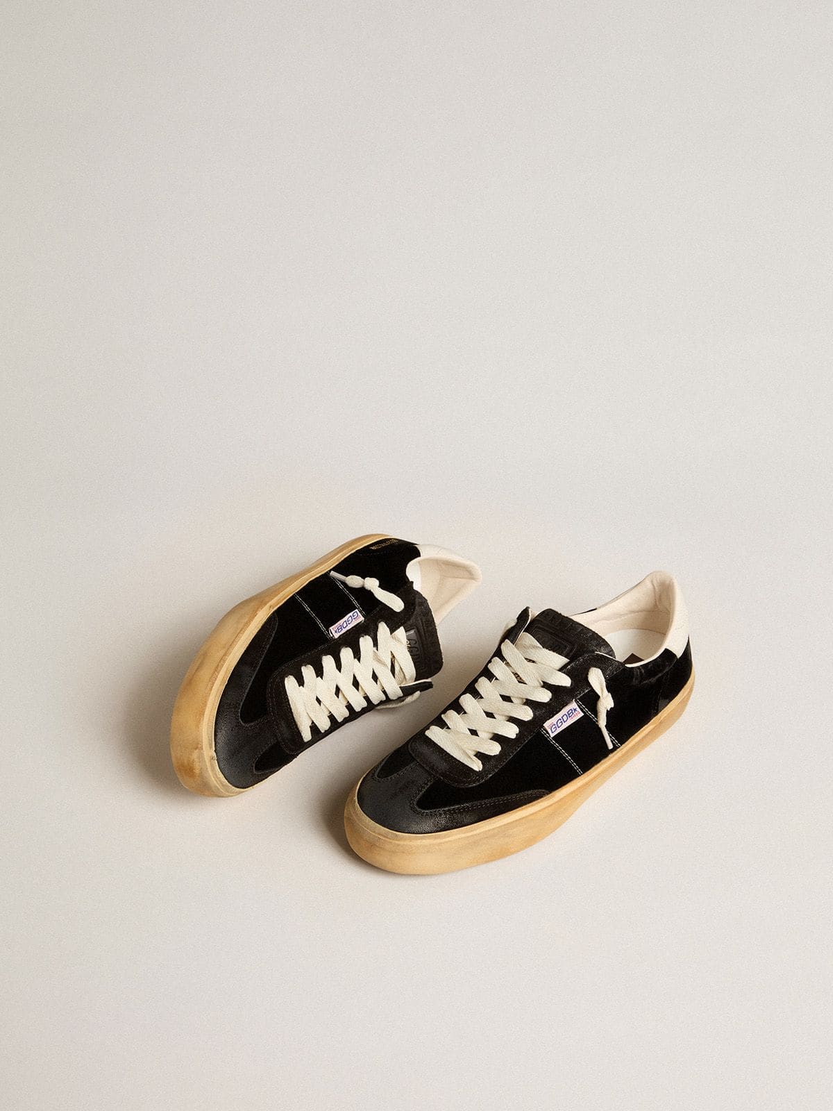 Golden Goose - Soul Star Uomo in velluto nero con talloncino in pelle bianca in 