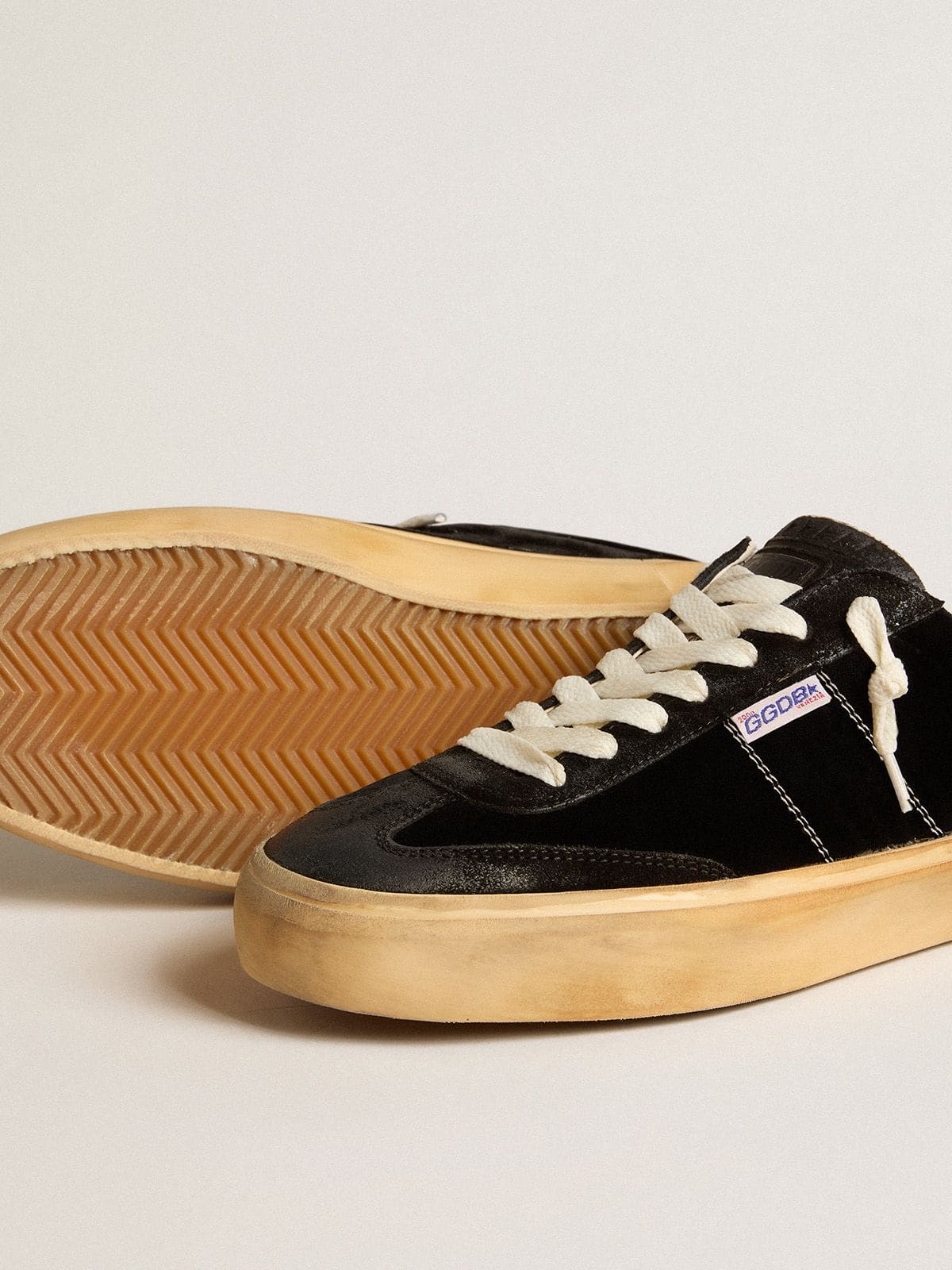 Golden Goose - Soul Star Uomo in velluto nero con talloncino in pelle bianca in 