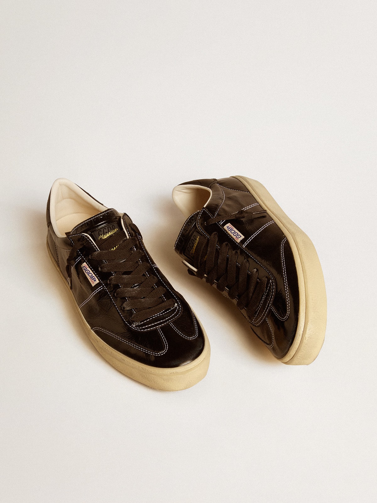 Golden Goose - Soul Star Uomo in pelle verniciata nera con talloncino in pelle nera in 