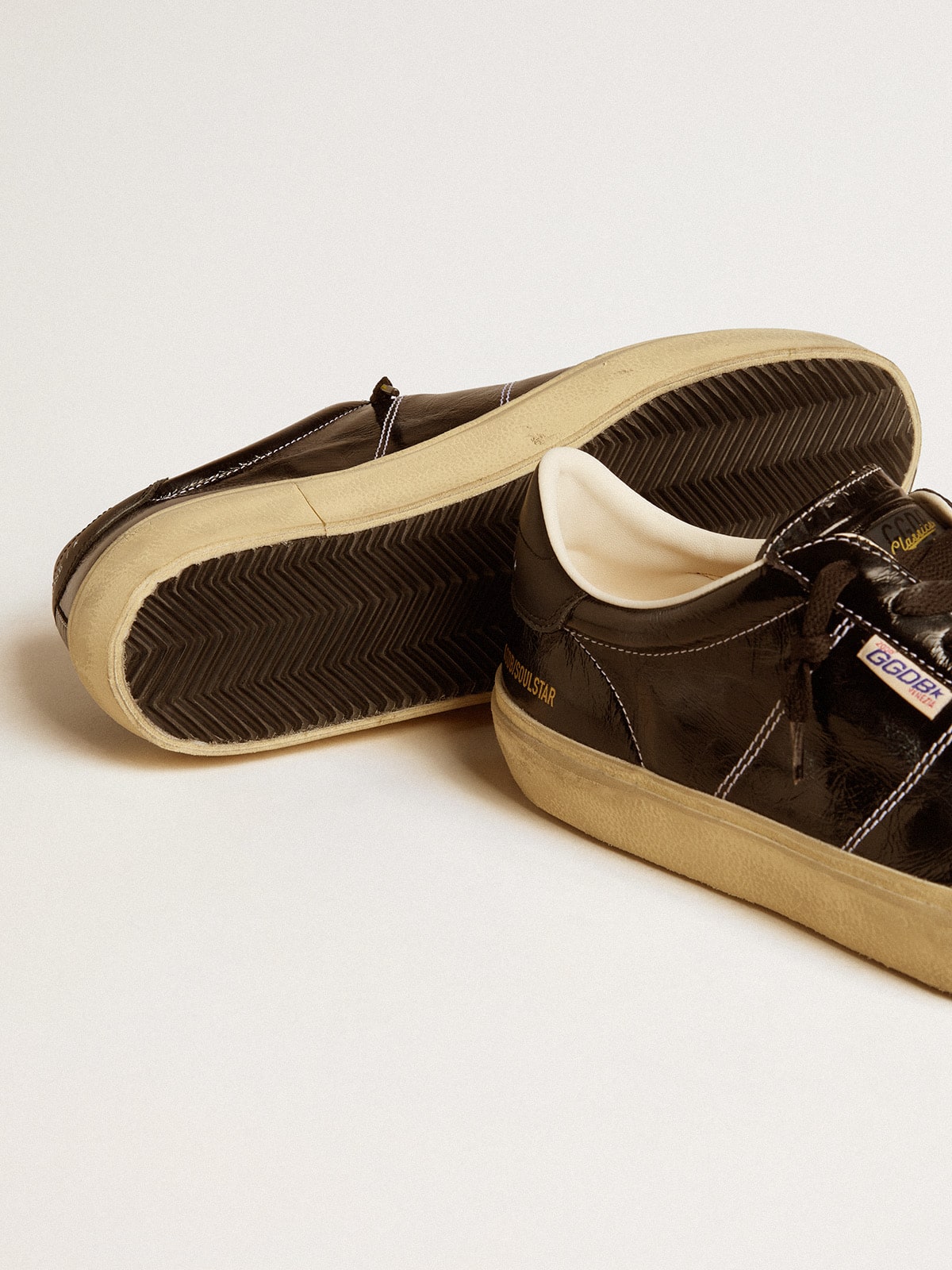Golden Goose - Soul Star Uomo in pelle verniciata nera con talloncino in pelle nera in 