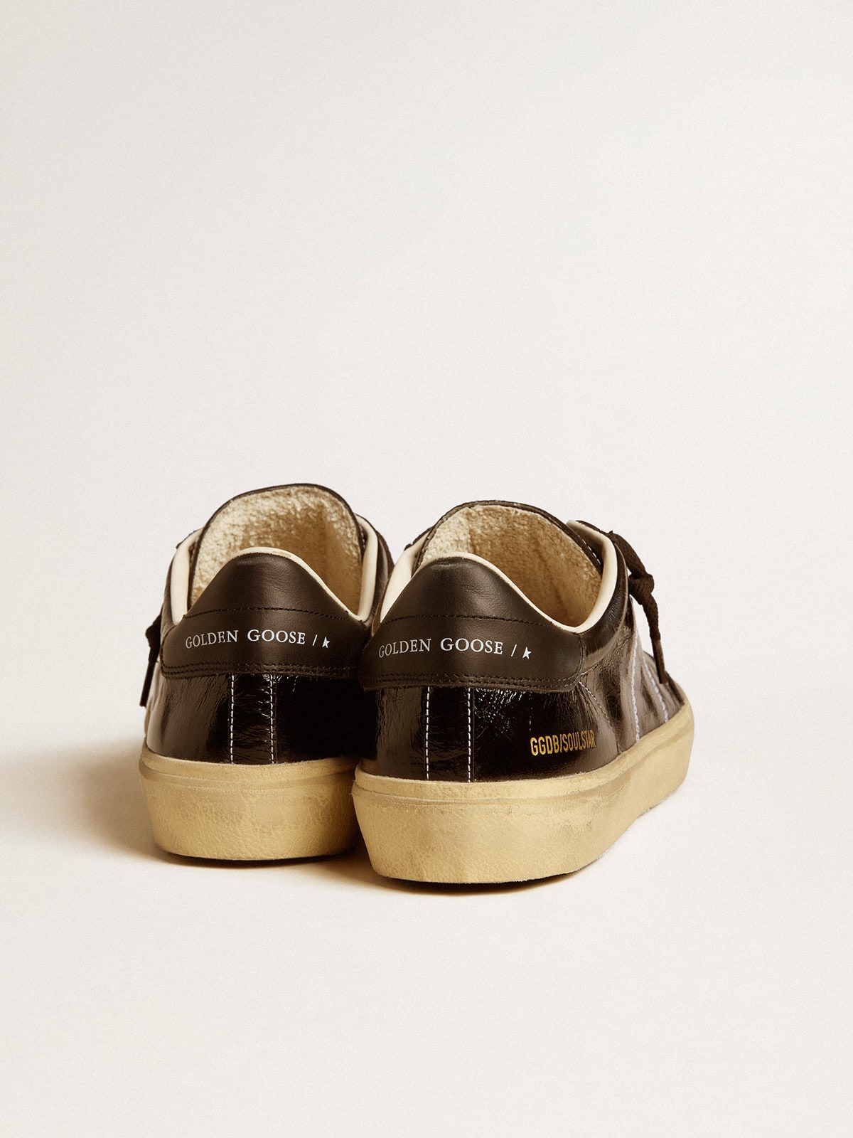 Golden Goose - Soul Star Uomo in pelle verniciata nera con talloncino in pelle nera in 