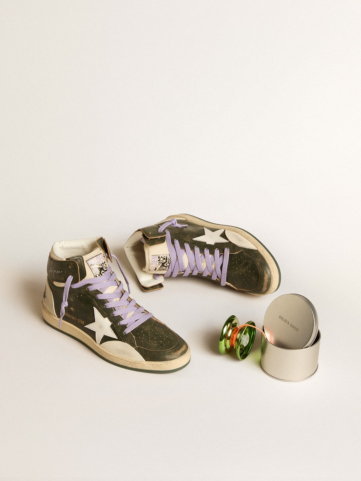 Golden Goose - Sky-Star Pro Masculino de couro verde com estrela branca in 