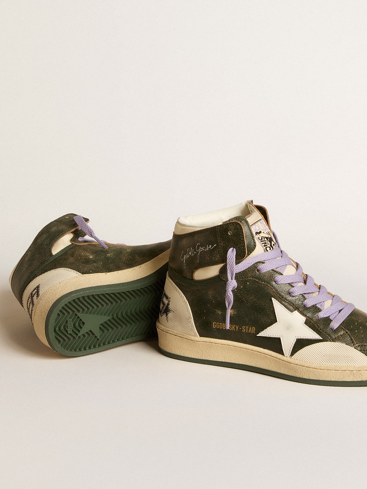 Golden Goose - Sky-Star Pro Masculino de couro verde com estrela branca in 