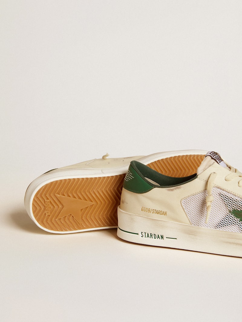 Golden Goose - Stardan en daim et en r&eacute;sille blancs avec &eacute;toile et contrefort en cuir vert in 