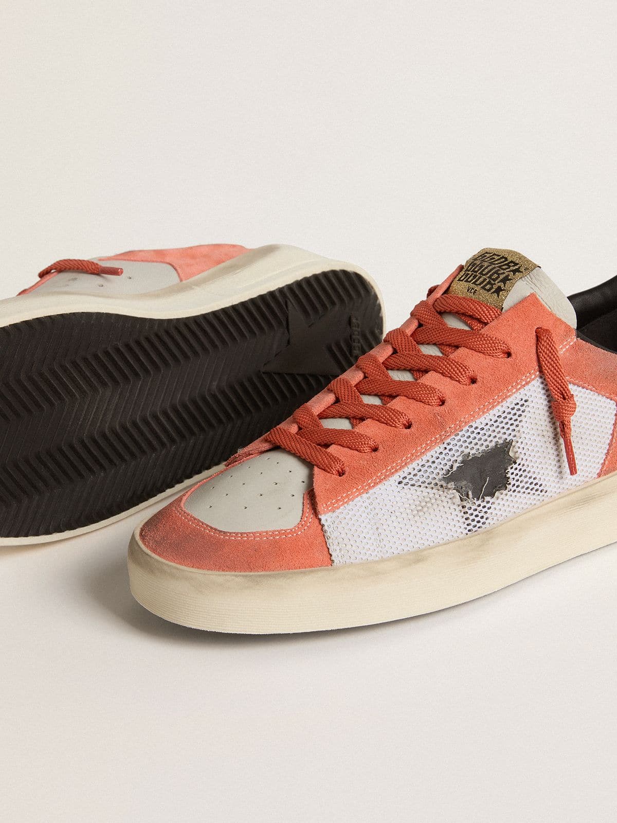 Golden Goose - Stardan LTD de ante color coral y malla con estrella de piel negra in 