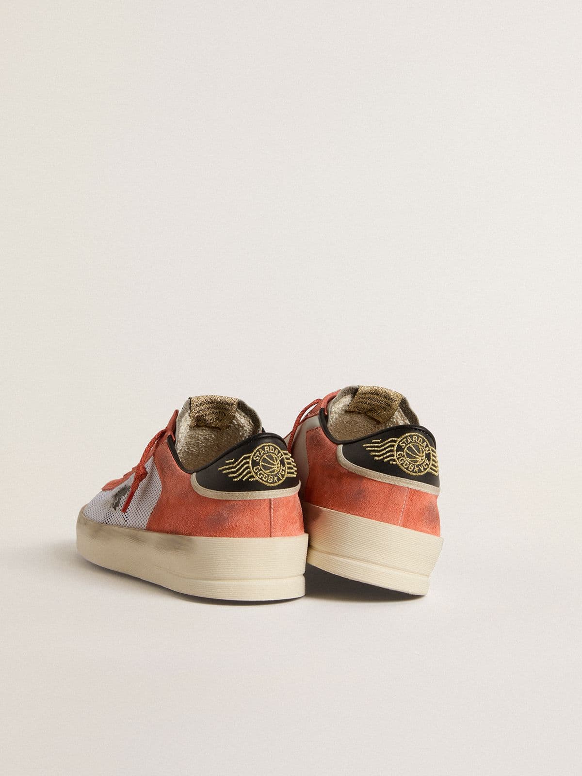 Golden Goose - Stardan LTD de ante color coral y malla con estrella de piel negra in 