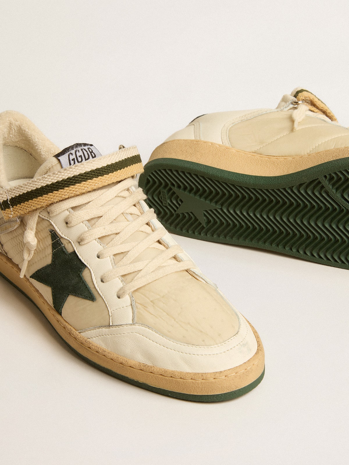 Golden Goose - Ball Star in nylon e nappa con stella e talloncino in suede verde in 