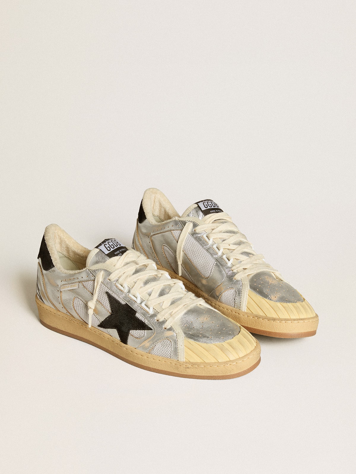 Golden Goose - Ball Star LAB de couro prateado com estrela e talão de suede preto in 