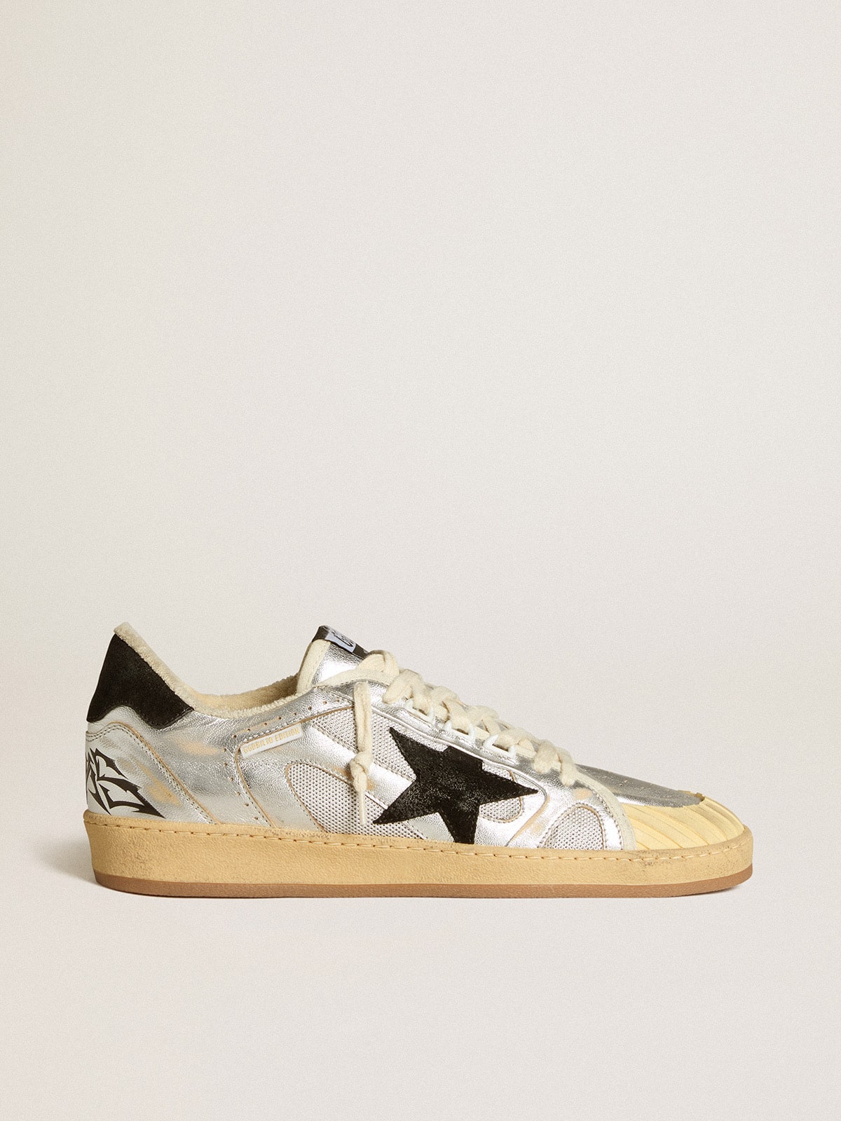 Golden Goose - Ball Star LAB de couro prateado com estrela e talão de suede preto in 