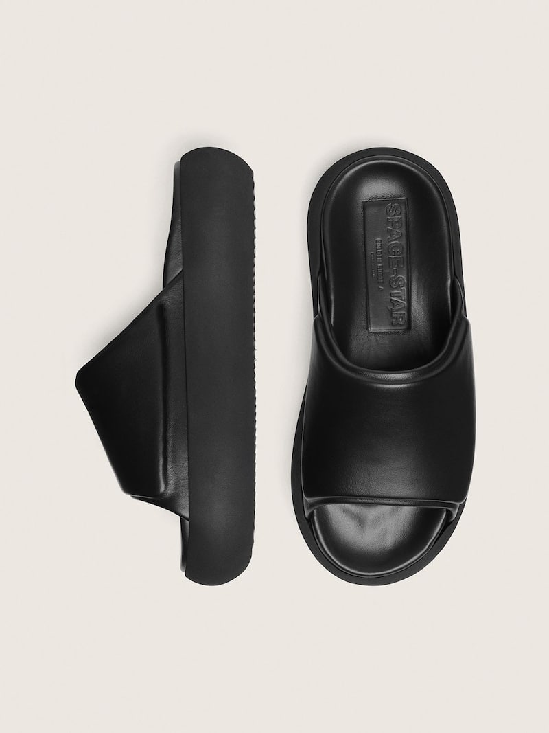 Golden Goose - Ciabatte Space-Star Uomo in pelle nera in 
