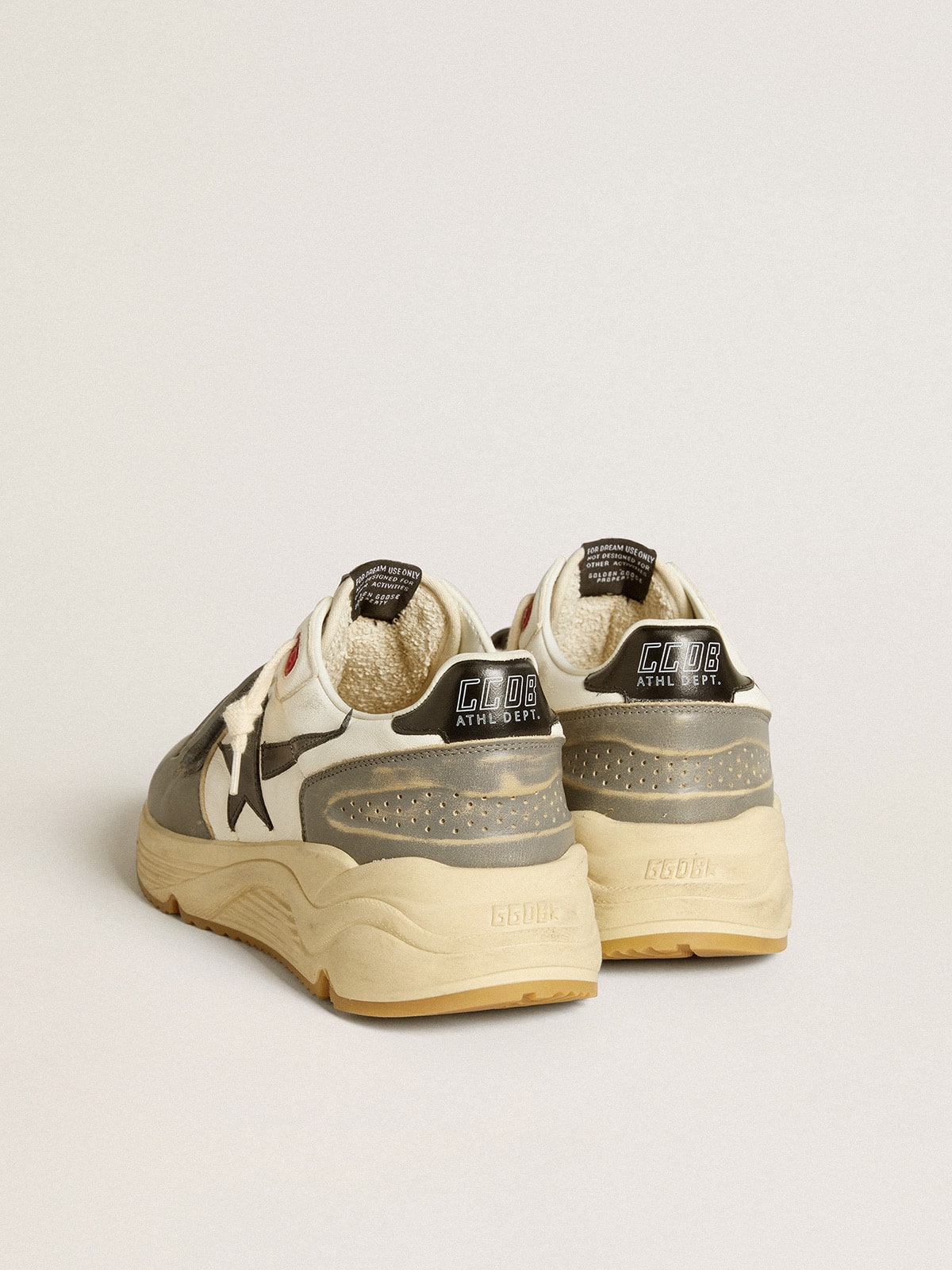 Golden Goose - Runing Sole LAB de piel color crema con correa gris y estrella negra in 