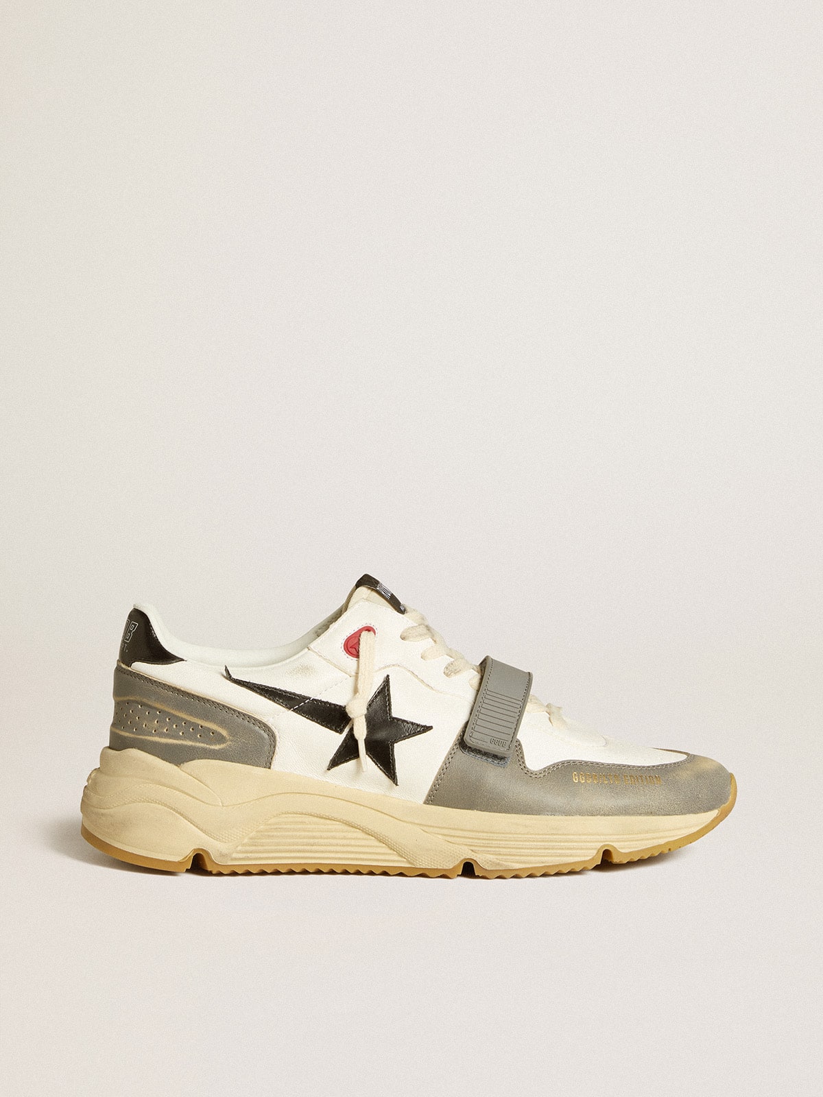 Golden Goose - Cremefarbener Runing Sole LAB aus Leder mit grauem Riemen und schwarzem Stern in 