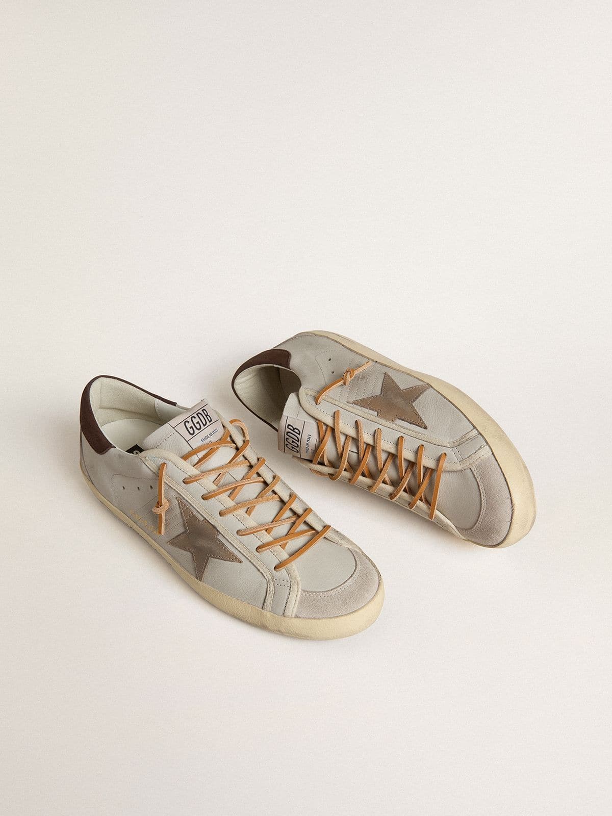 Golden Goose - Super-Star para hombre con estrella de piel con estampado cocodrilo color tabaco y refuerzo del talón de piel negra in 